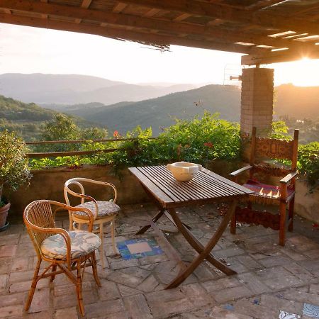 Casa La Valle, Gubbio, Frazione Santa Cristina Bed and Breakfast Eksteriør billede